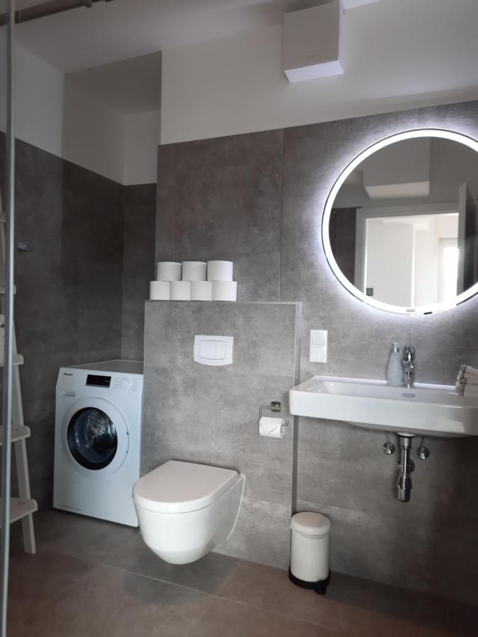 Skysuite Holiday Home Вена Экстерьер фото
